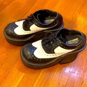 Vintage platform saddle shoes sketchers